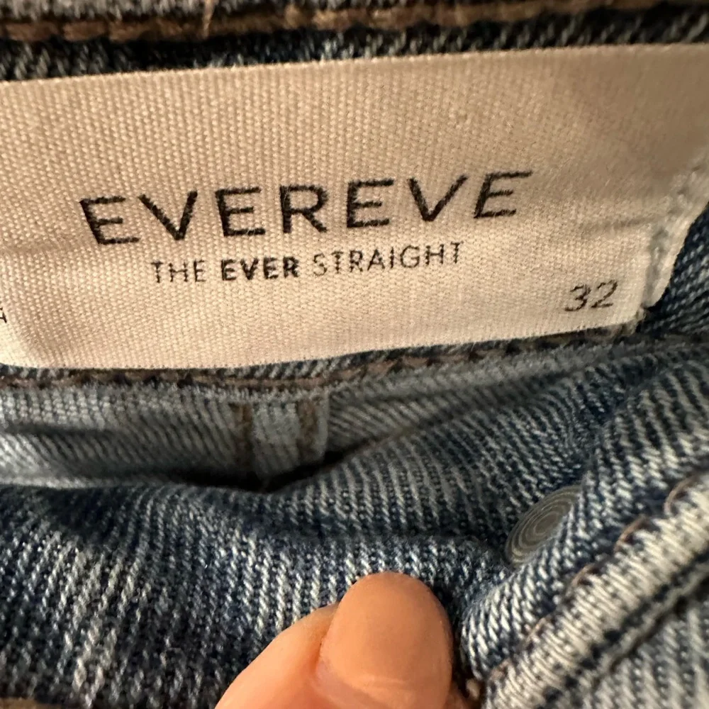 EVEREVE The Ever Straight Jeans Women’s 32 Light Wash Distressed Straight Leg